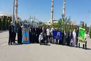به مناسبت دهه کرامت، جمعی از کارکنان مجتمع بیمارستانی امام خمینی(ره) در اردوی زیارتی، تفریحی قم و جمکران شرکت کردند