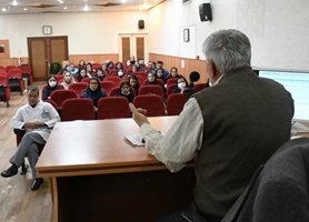 به همت واحدصیانت ازحقوق شهروندی ،کلاس آموزشی آشنایی با سنجه های حقوق گیرندگان خدمت برای کارکنان مجتمع برگزار شد