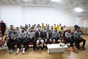 برگزاری نشست تخصصی تغذیه و مکمل‌های ورزشی با حضور دکتر سیف‌برقی در ورزشگاه شهید کاظمی