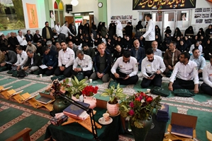 مراسم گرامیداشت شهدای جنگ تحمیلی خانواده بزرگ مجتمع بیمارستانی امام خمینی(ره) برگزار شد