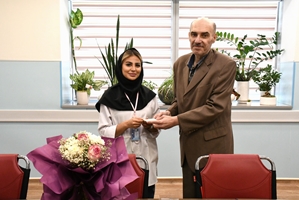 تقدیر از نگین ناموری به عنوان کارشناس نمونه اردیبشهت ماه آزمایشگاه مجتمع بیمارستانی امام خمینی(ره)