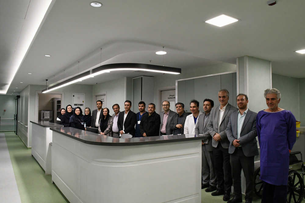 بازدید مدیر دفتر منابع فیزیکی و امور عمرانی وزارت بهداشت و معاون توسعه مدیریت و برنامه ریزی منابع دانشگاه علوم پزشکی تهران از بیمارستان ۶۱۰ تختخوابی انستیتو کانسر مجتمع بیمارستانی امام خمینی(ره)