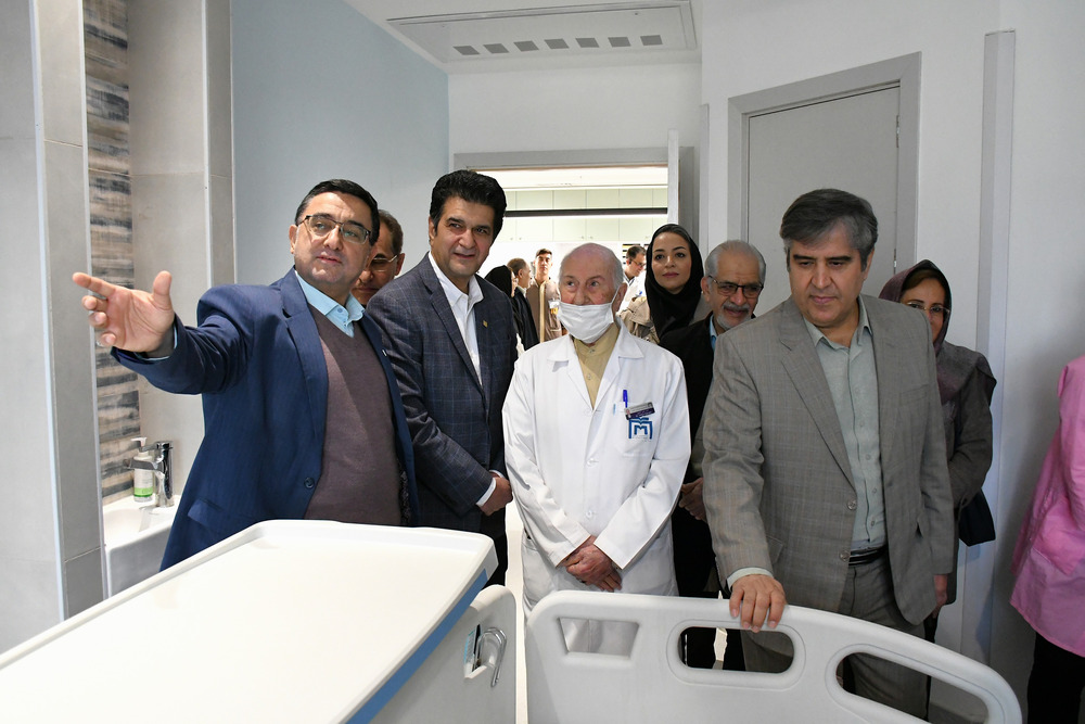 اساتید بخش کودکان مجتمع بیمارستانی امام خمینی(ره) از بیمارستان ۶۱۰ تختخوابی انستیتو کانسر بازدید کردند