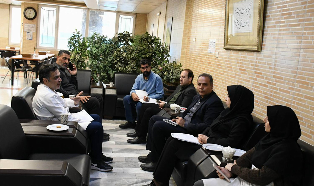 بازدید جمعی از مدیران مجتمع بیمارستانی امام خمینی (ره) از پاویون مرکزی؛ گامی نو در جهت ارتقای زیرساخت‌ها و فضای فیزیکی