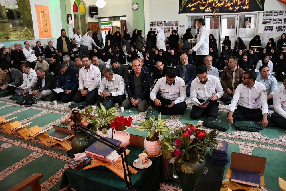 مراسم گرامیداشت شهدای جنگ تحمیلی خانواده بزرگ مجتمع بیمارستانی امام خمینی(ره) برگزار شد