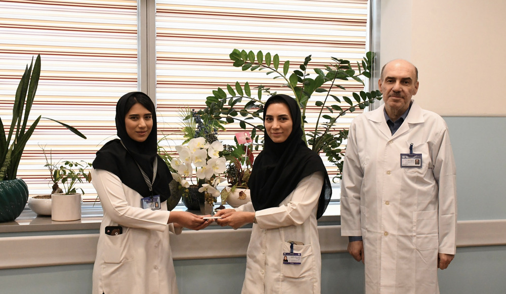 تقدیر از حنانه سهرابی به عنوان کارشناس نمونه فروردین ماه آزمایشگاه مجتمع بیمارستانی امام خمینی(ره) 