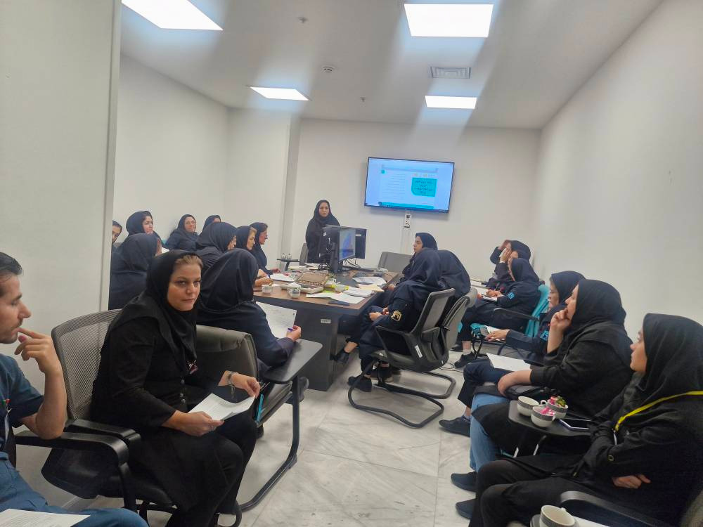 جلسه تدوین برنامه عملیاتی حوزه پرستاری در مجتمع بیمارستانی امام خمینی (ره) برگزار شد